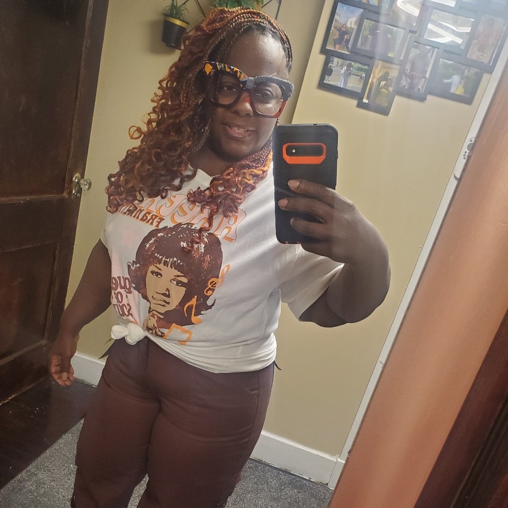 Meet your Posher, Iesha
